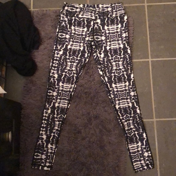 Printed Athletic Leggings - Picture 1 of 3